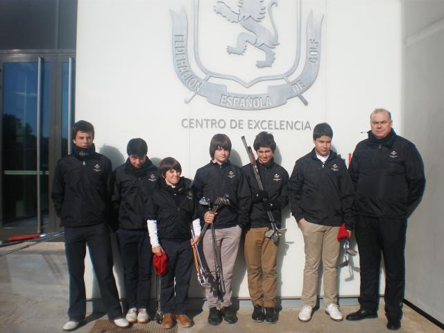 El primer grupo del Programa de Tecnificación durante su visita